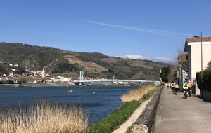 Sablons, quelques kilomètres encore pour rejoindre les voitures à Vienne FIN du voyage